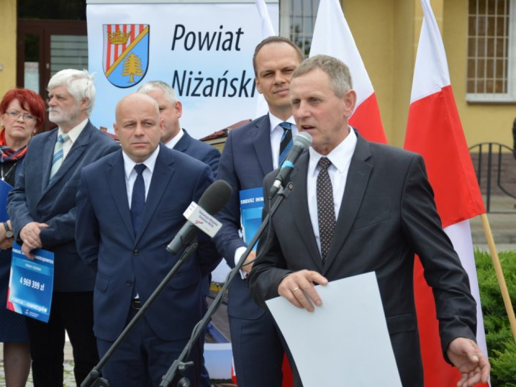 Rafał Weber wręczył promesy włodarzom z terenów powiatu niżańskiego [zdjęcia]