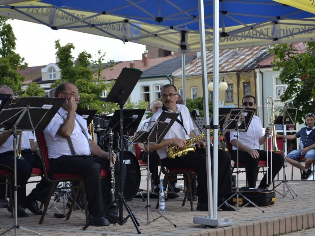 Miejska Orkiestra Dęta zagrała w Tarnobrzegu [zdjęcia]