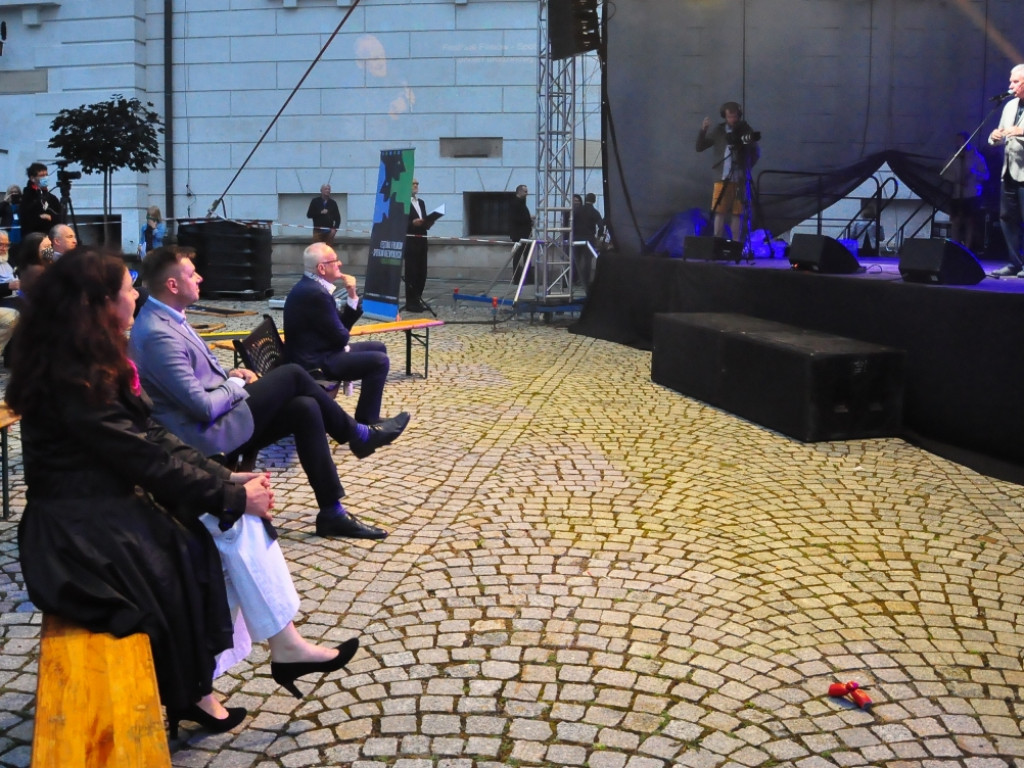 Piosenki, życzenia, prezenty i ... wyznania miłosne. Urodziny Jacka Cygana w Sandomierzu [zdjęcia]