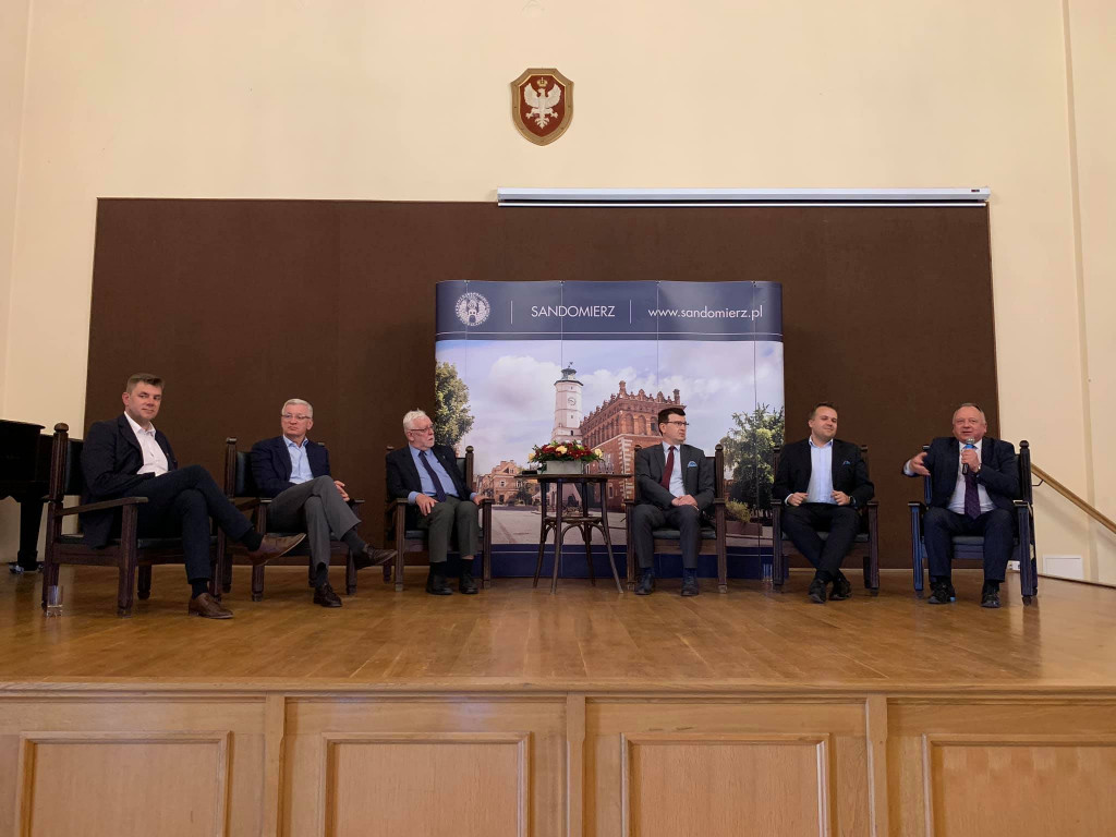30 lat samorządności. Debata w Sandomierzu. Wśród uczestników profesor Jerzy Stępień i prezydent Poznania Jacek Jaśkowiak