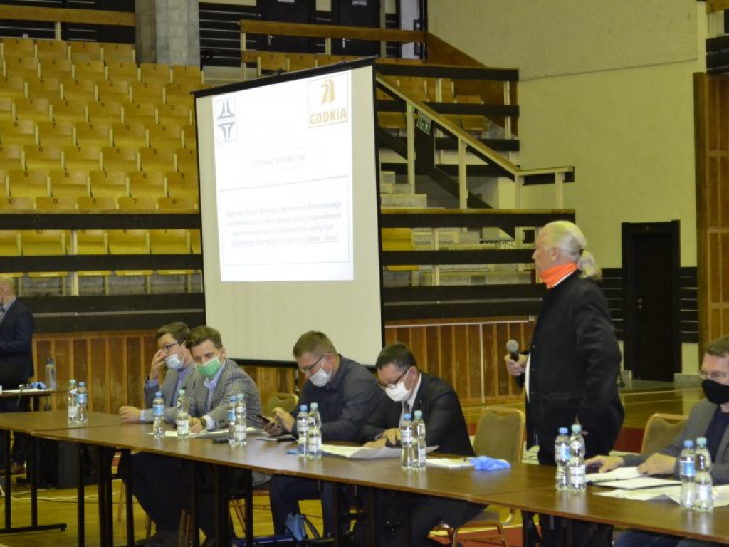 Olbrzymie emocje podczas spotkania w sprawie przebiegu drogi ekspresowej S 74 przez Tarnobrzeg  [zdjęcia]