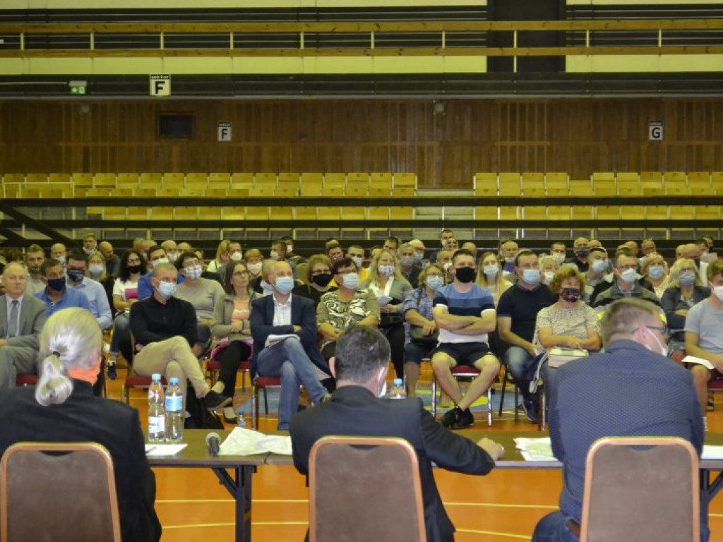 Olbrzymie emocje podczas spotkania w sprawie przebiegu drogi ekspresowej S 74 przez Tarnobrzeg  [zdjęcia]