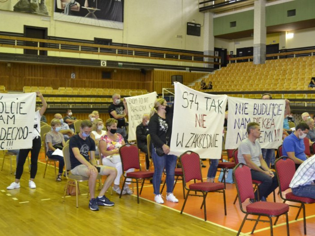 Olbrzymie emocje podczas spotkania w sprawie przebiegu drogi ekspresowej S 74 przez Tarnobrzeg  [zdjęcia]