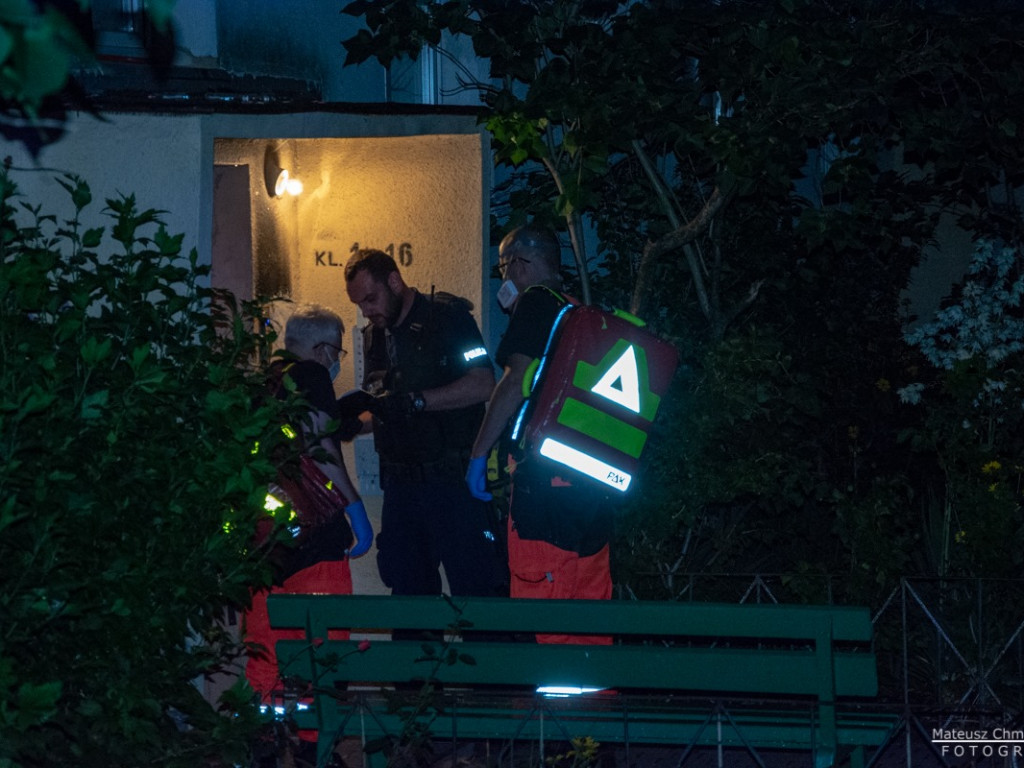Mieszkaniec Tarnobrzega zaatakowany siekierą we własnym mieszkaniu [zdjęcia]