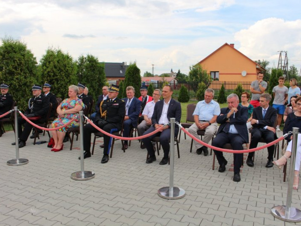 Nowy samochód dla OSP Trześń, odznaczeni strażacy