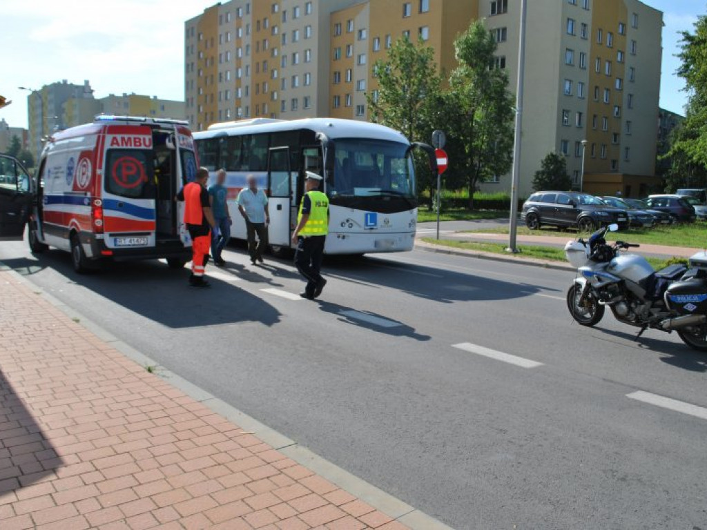 Tarnobrzeg. Zderzenie rowerzysty z pojazdem do nauki jazdy [zdjęcia]