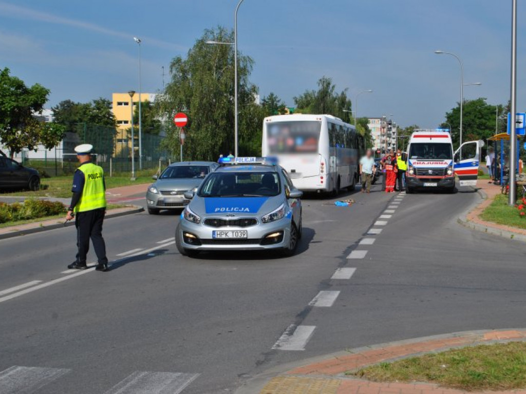 Tarnobrzeg. Zderzenie rowerzysty z pojazdem do nauki jazdy [zdjęcia]