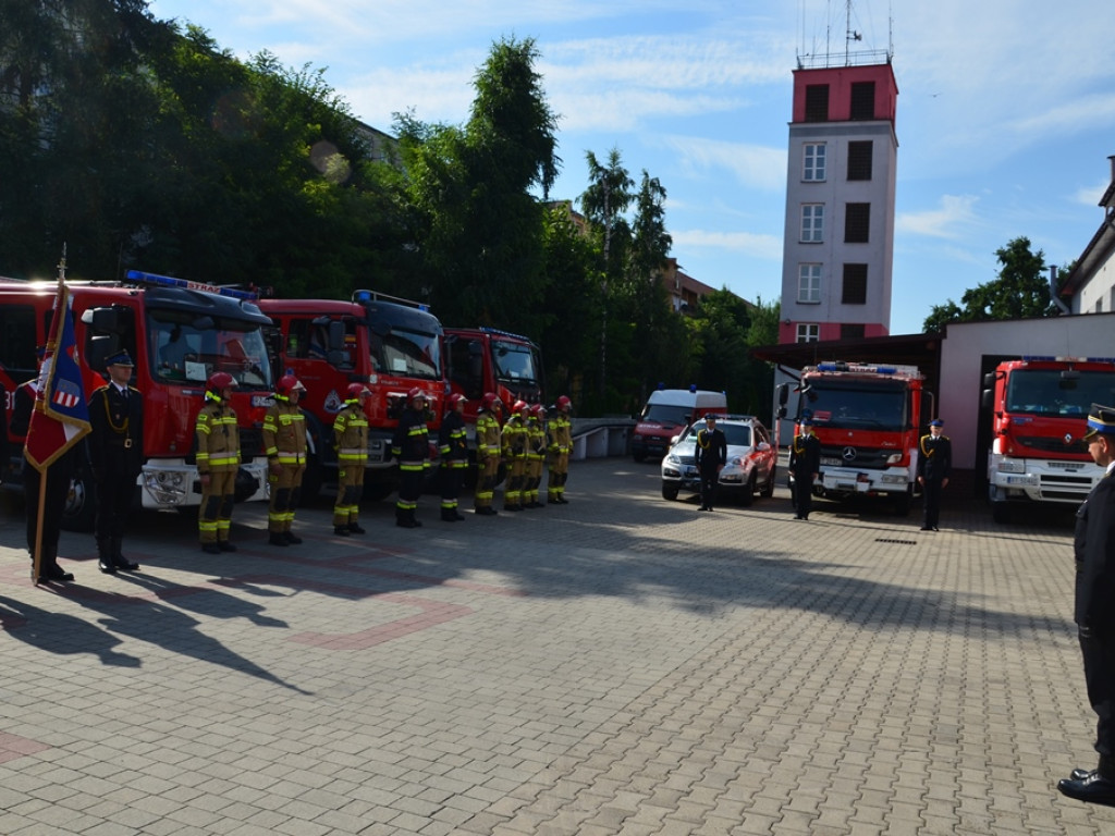 Uroczysta zbiórka i promocja strażaków w PSP Tarnobrzeg [zdjęcia]