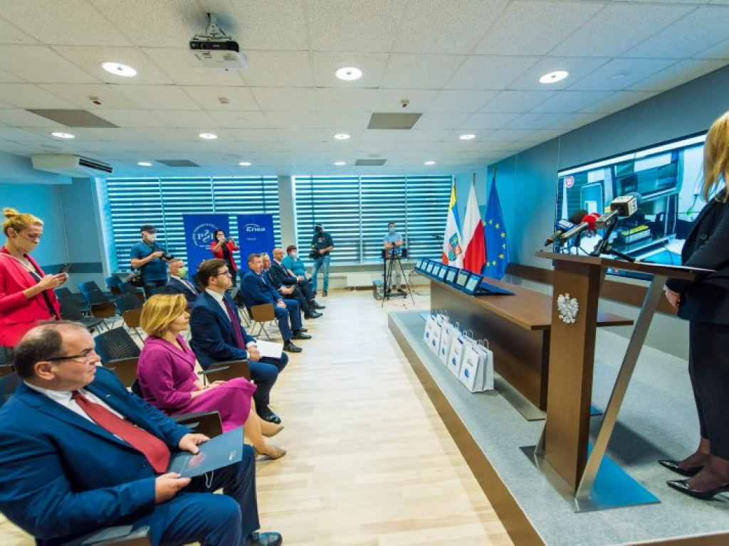 Grupa Enea ufundowała dla kieleckiego laboratorium nowy sprzęt do badań w kierunku koronawirusa