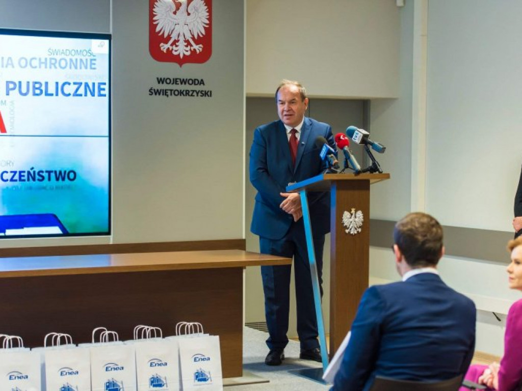 Grupa Enea ufundowała dla kieleckiego laboratorium nowy sprzęt do badań w kierunku koronawirusa