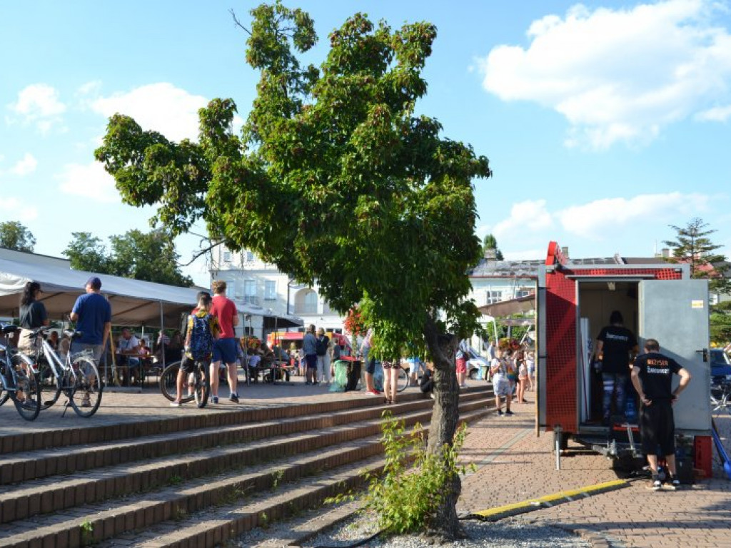Zaczął się zlot foodtrucków w Tarnobrzegu (zdjęcia)