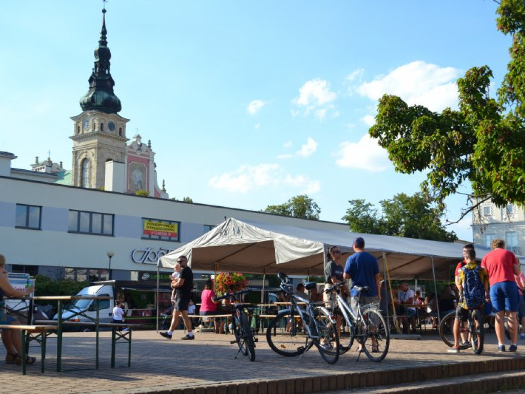 Zaczął się zlot foodtrucków w Tarnobrzegu (zdjęcia)