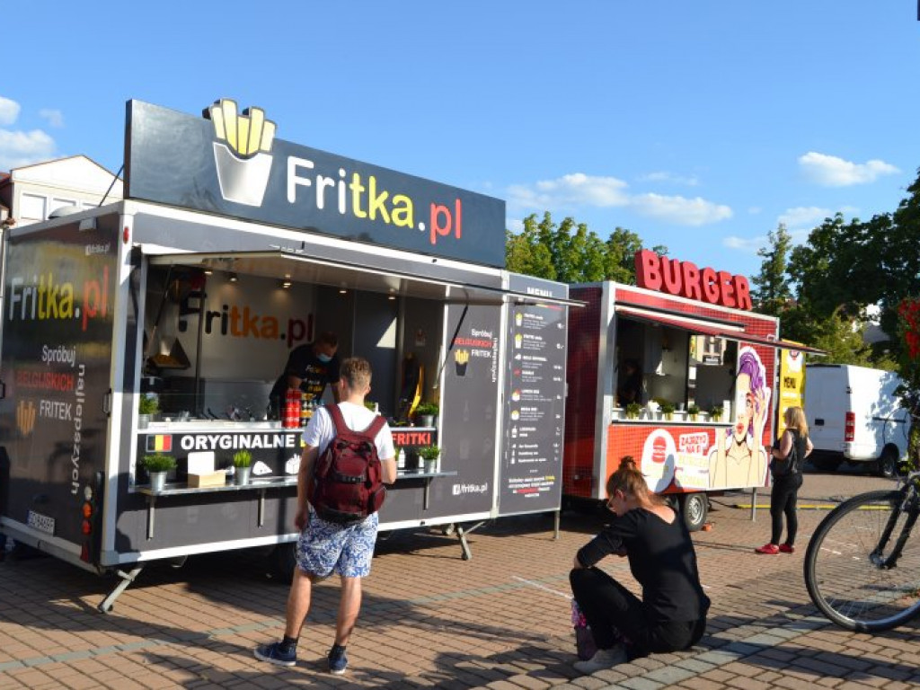 Zaczął się zlot foodtrucków w Tarnobrzegu (zdjęcia)