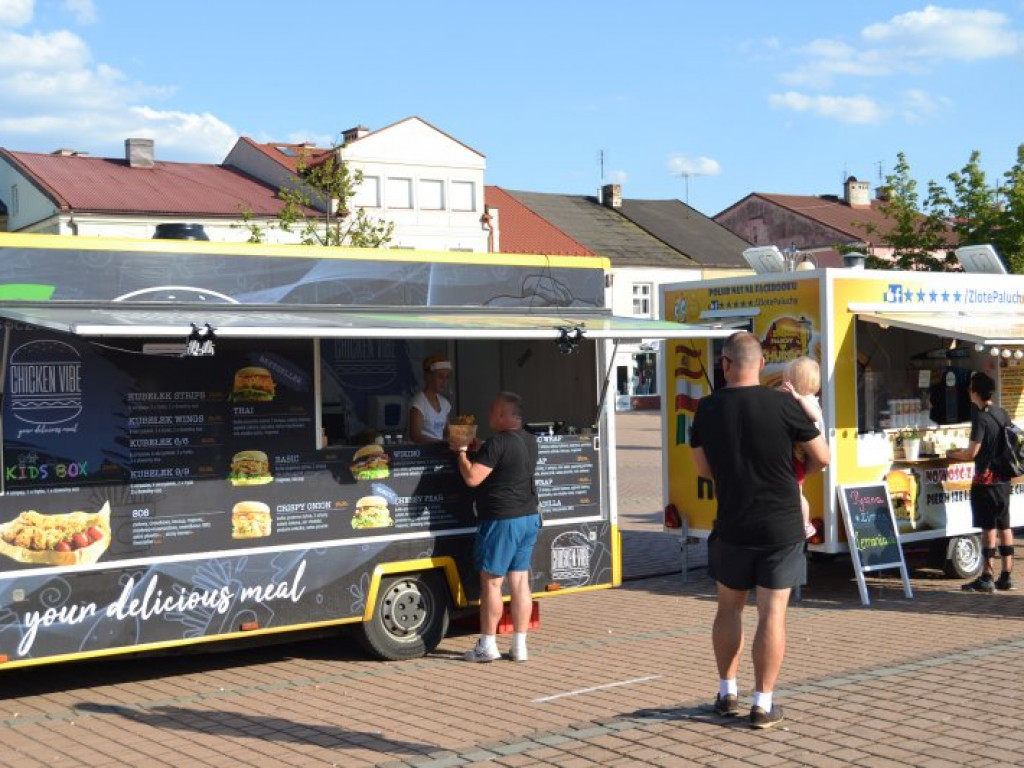 Zaczął się zlot foodtrucków w Tarnobrzegu (zdjęcia)