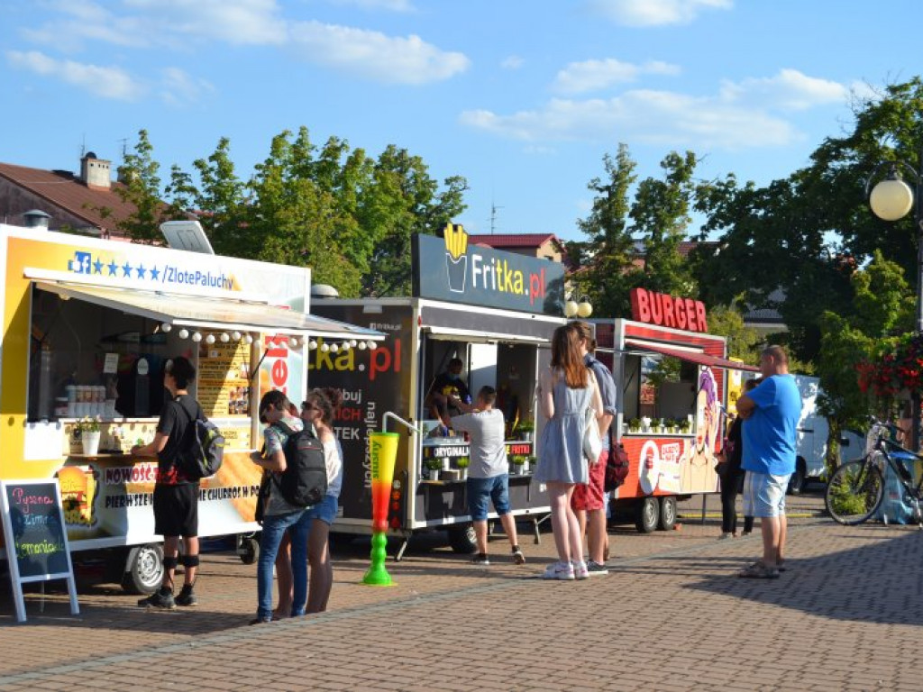 Zaczął się zlot foodtrucków w Tarnobrzegu (zdjęcia)