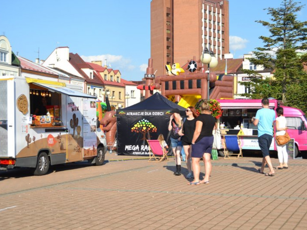 Zaczął się zlot foodtrucków w Tarnobrzegu (zdjęcia)