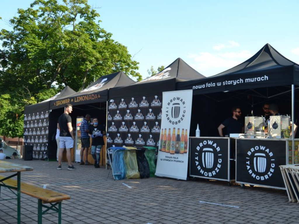Zaczął się zlot foodtrucków w Tarnobrzegu (zdjęcia)