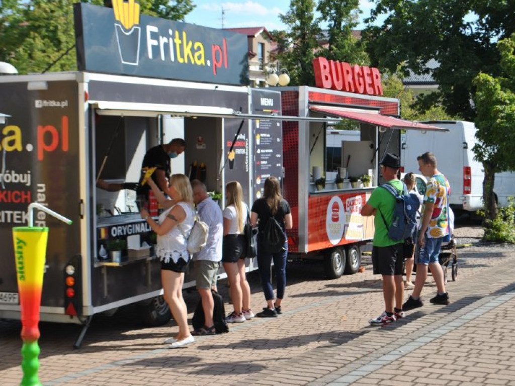 Zaczął się zlot foodtrucków w Tarnobrzegu (zdjęcia)