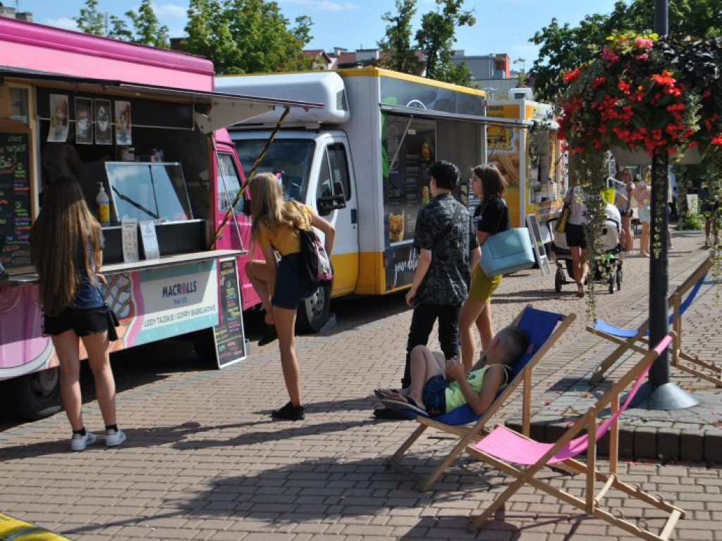 Zaczął się zlot foodtrucków w Tarnobrzegu (zdjęcia)
