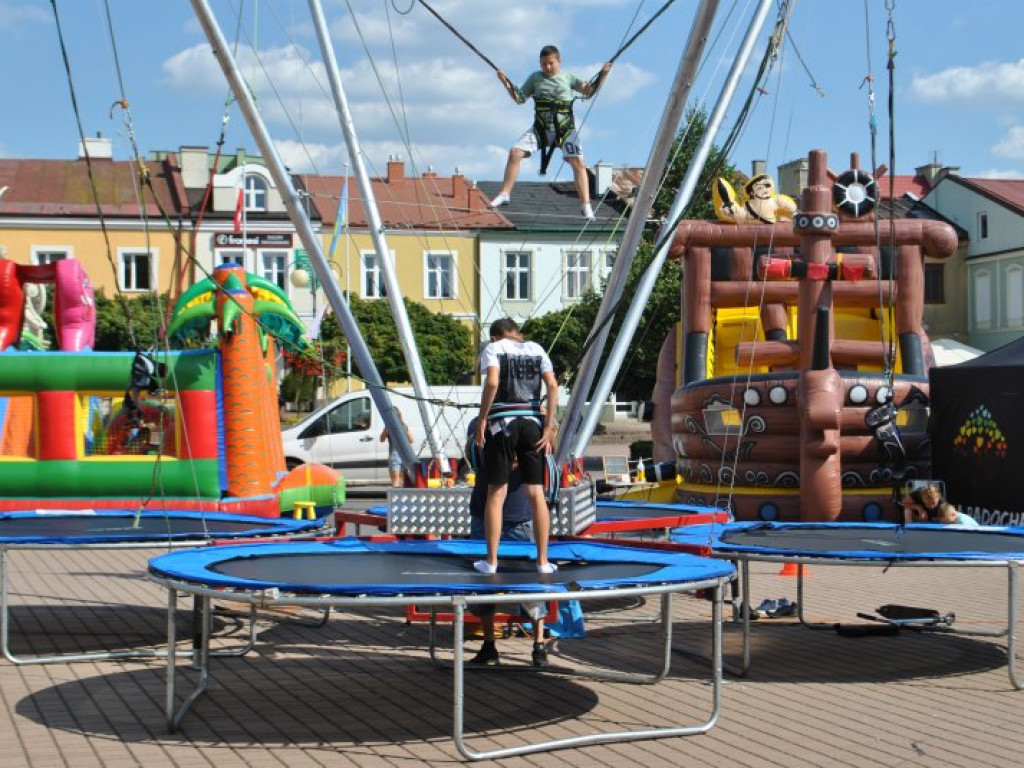 Zaczął się zlot foodtrucków w Tarnobrzegu (zdjęcia)