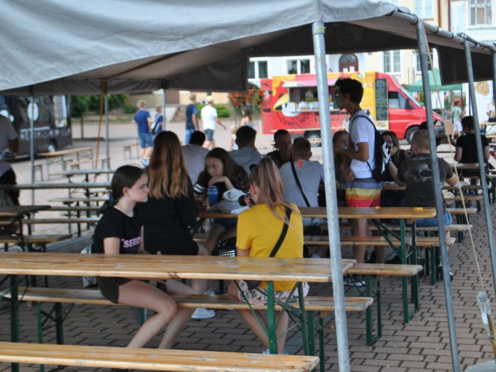 Zaczął się zlot foodtrucków w Tarnobrzegu (zdjęcia)