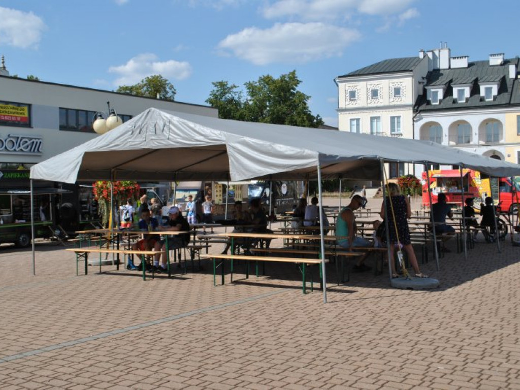 Zaczął się zlot foodtrucków w Tarnobrzegu (zdjęcia)