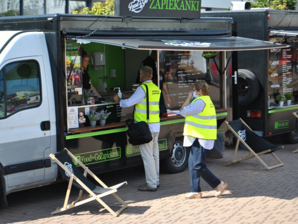 Zaczął się zlot foodtrucków w Tarnobrzegu (zdjęcia)