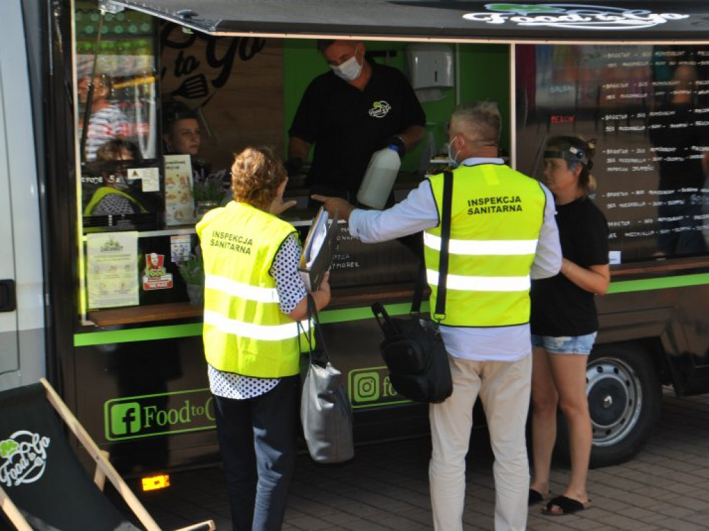 Zaczął się zlot foodtrucków w Tarnobrzegu (zdjęcia)