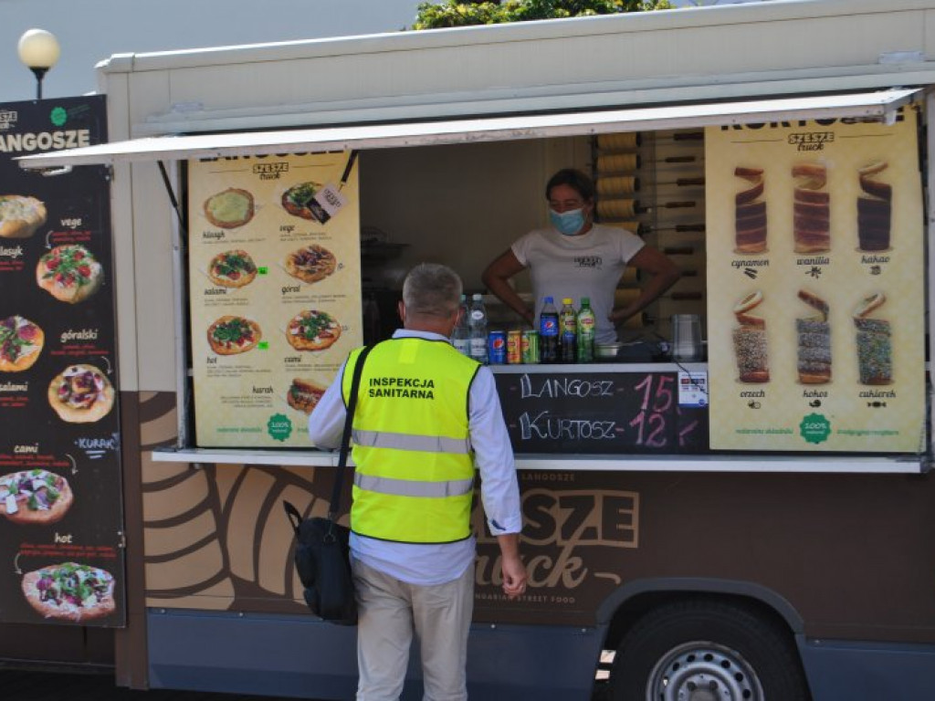 Zaczął się zlot foodtrucków w Tarnobrzegu (zdjęcia)
