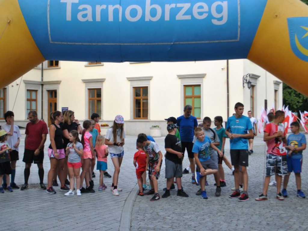 Patriotyczne bieganie w Tarnobrzegu (zdjęcia)