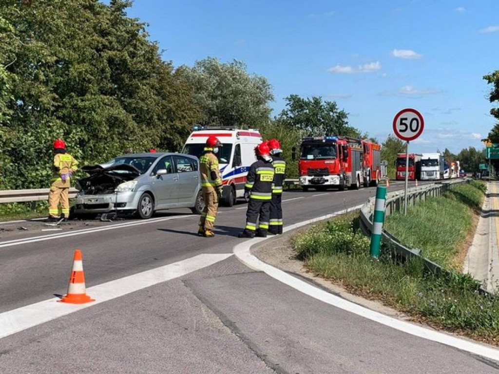 Wypadek w Siedleszczanach. Osobówka uderzyła w lawetę [zdjęcia]