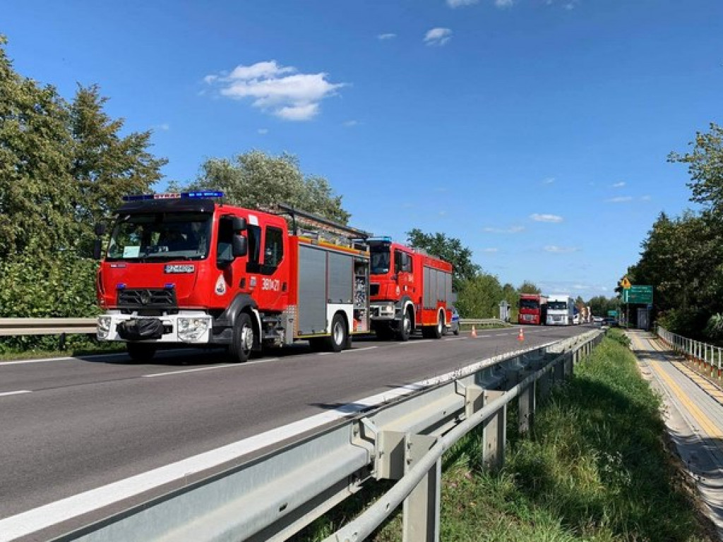 Wypadek w Siedleszczanach. Osobówka uderzyła w lawetę [zdjęcia]