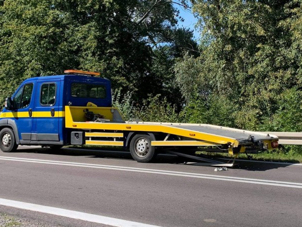 Wypadek w Siedleszczanach. Osobówka uderzyła w lawetę [zdjęcia]