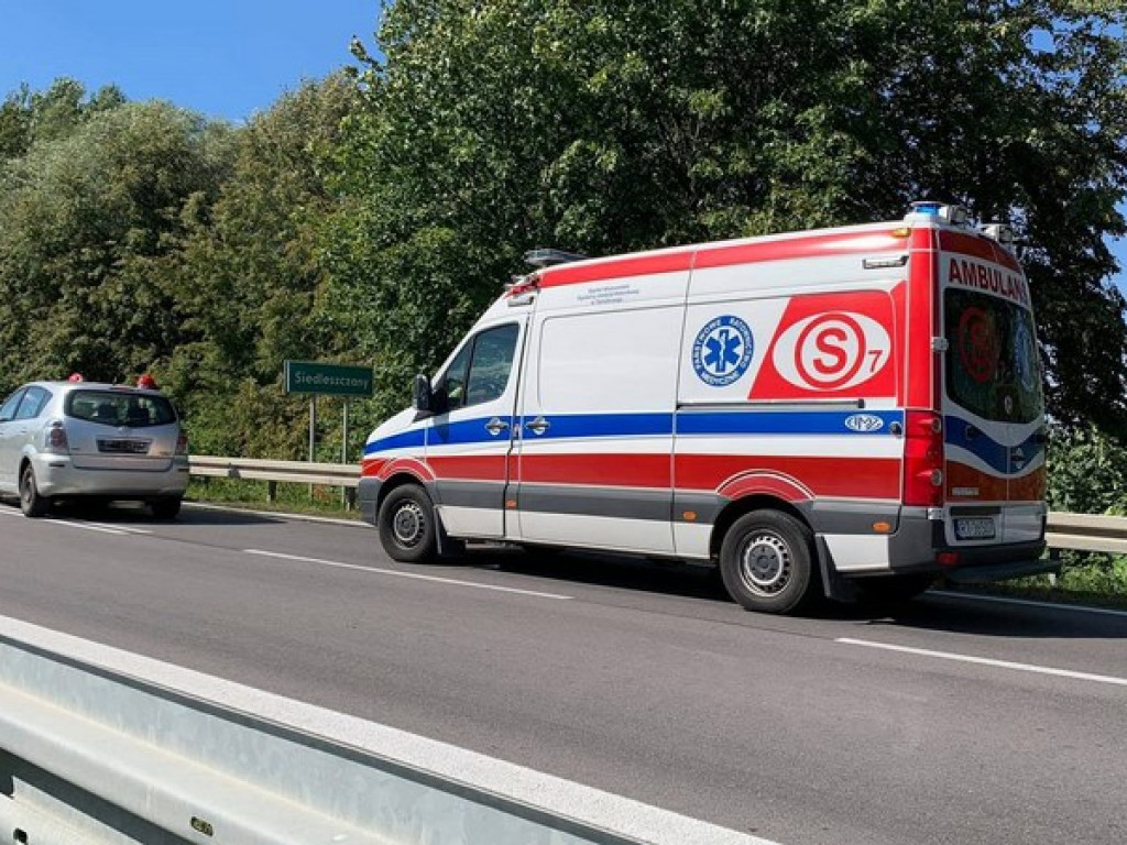 Wypadek w Siedleszczanach. Osobówka uderzyła w lawetę [zdjęcia]
