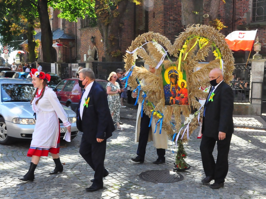 Rolnicy z powiatu sandomierskiego świętowali dożynki [zdjęcia]
