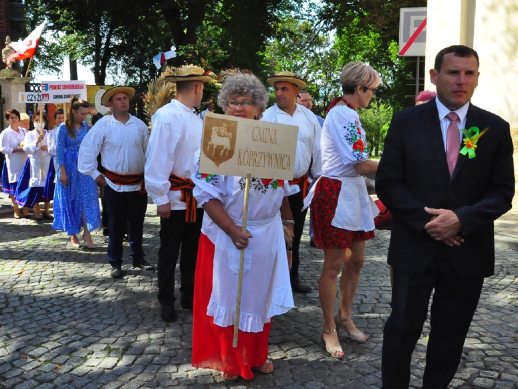 Rolnicy z powiatu sandomierskiego świętowali dożynki [zdjęcia]