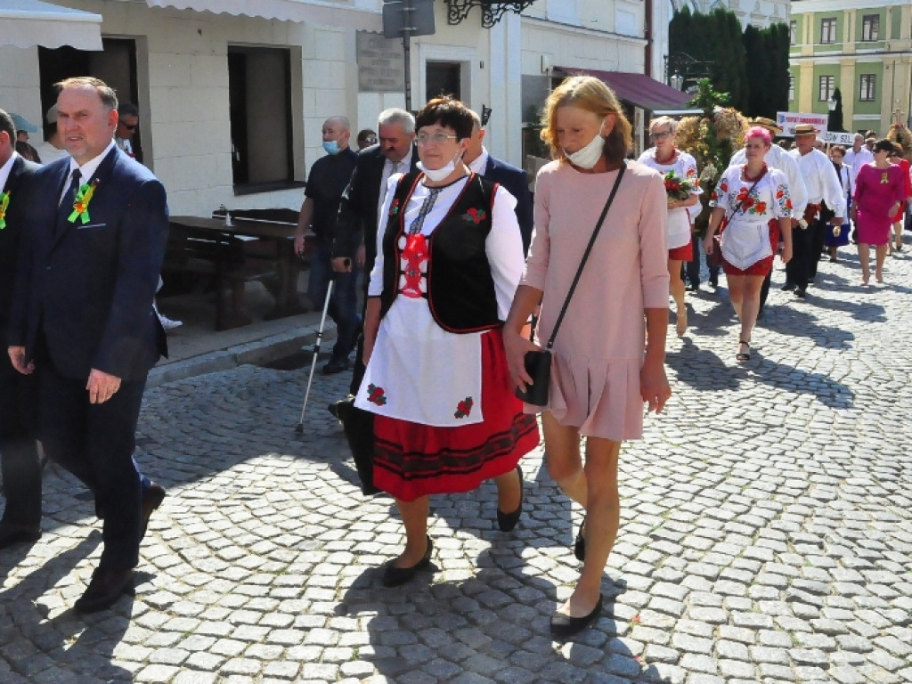 Rolnicy z powiatu sandomierskiego świętowali dożynki [zdjęcia]