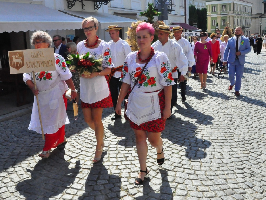 Rolnicy z powiatu sandomierskiego świętowali dożynki [zdjęcia]