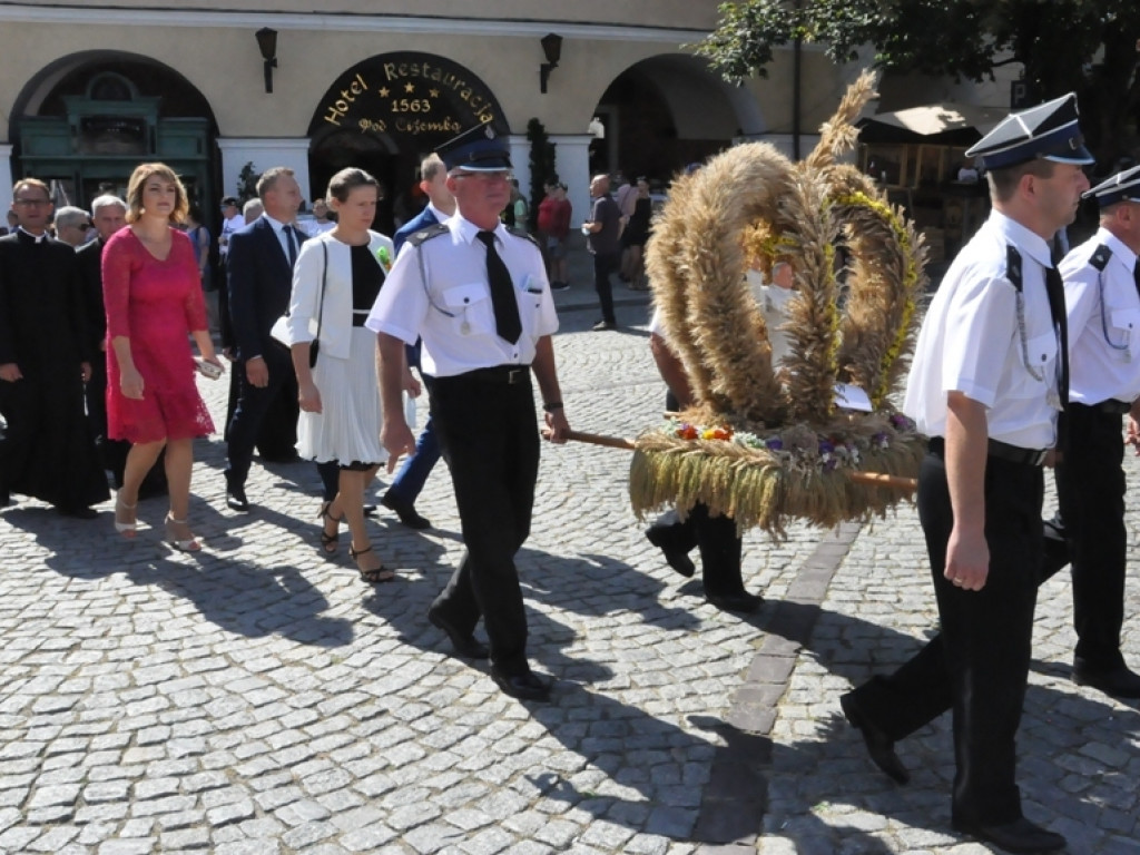 Rolnicy z powiatu sandomierskiego świętowali dożynki [zdjęcia]