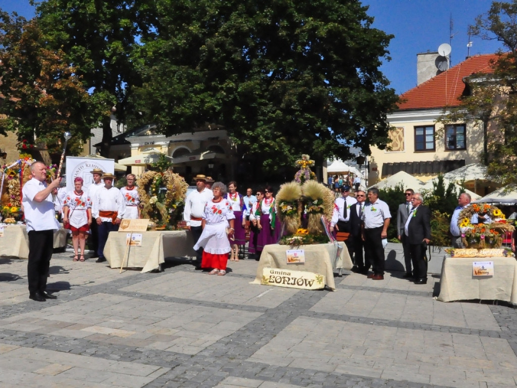 Rolnicy z powiatu sandomierskiego świętowali dożynki [zdjęcia]
