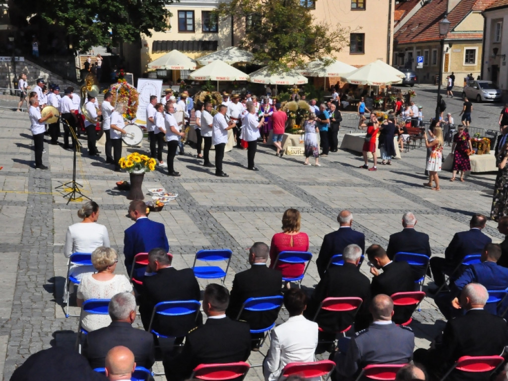 Rolnicy z powiatu sandomierskiego świętowali dożynki [zdjęcia]