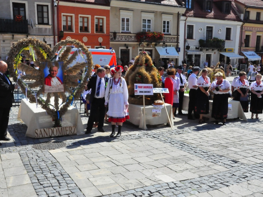 Rolnicy z powiatu sandomierskiego świętowali dożynki [zdjęcia]