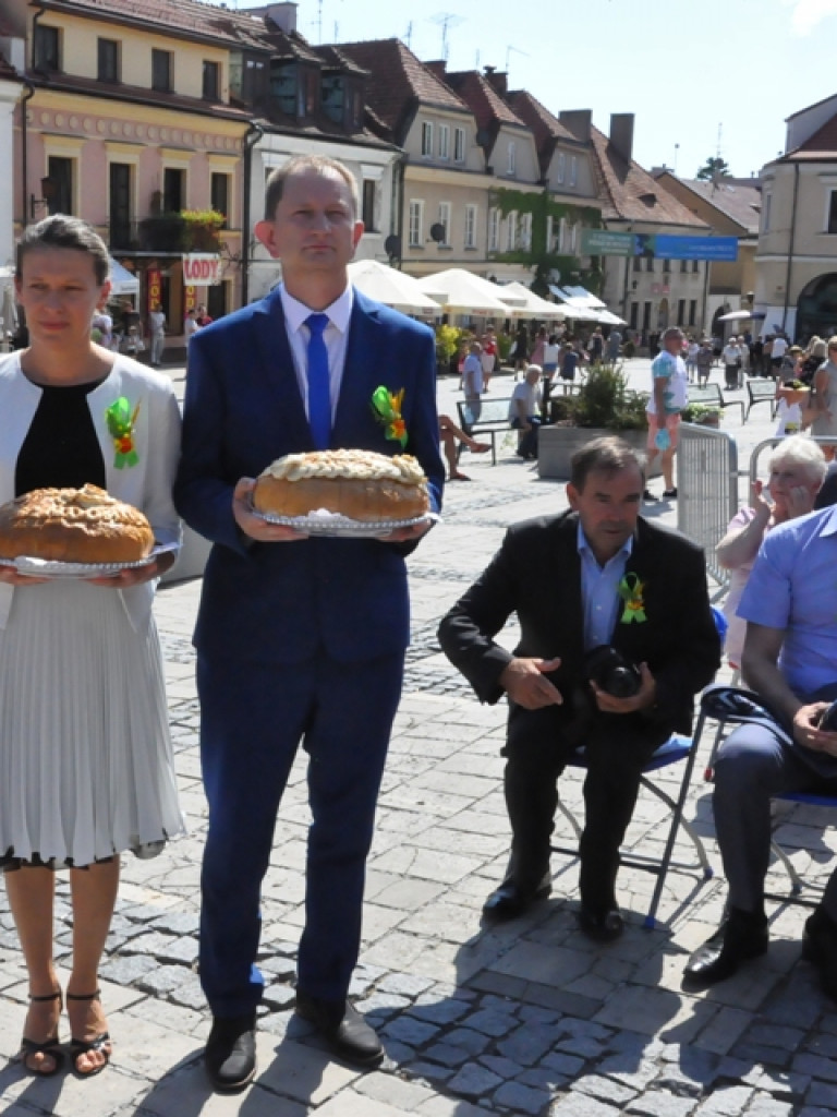 Rolnicy z powiatu sandomierskiego świętowali dożynki [zdjęcia]