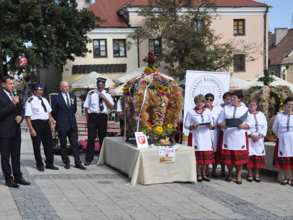 Rolnicy z powiatu sandomierskiego świętowali dożynki [zdjęcia]