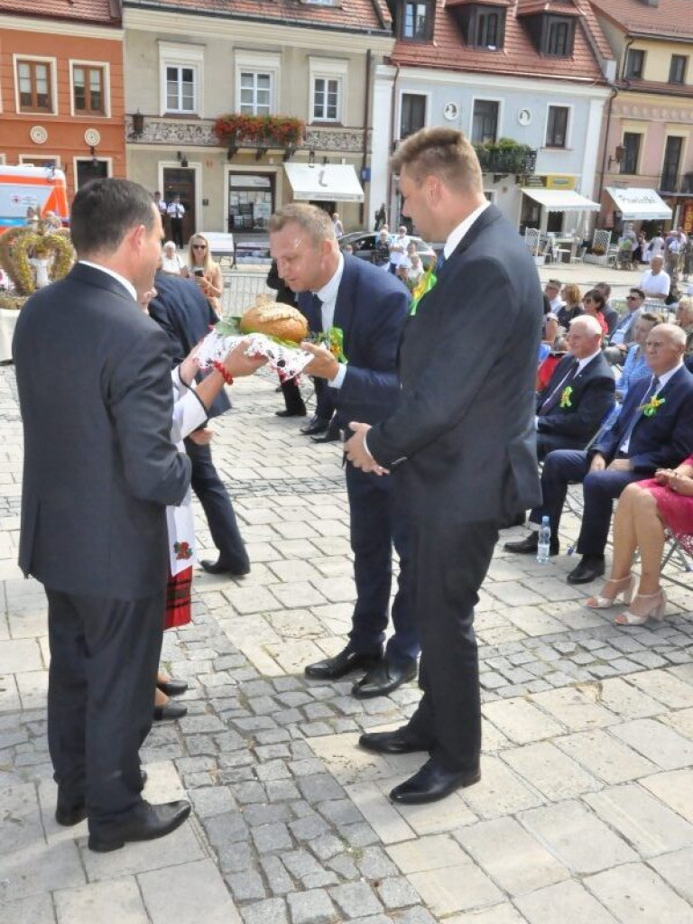 Rolnicy z powiatu sandomierskiego świętowali dożynki [zdjęcia]