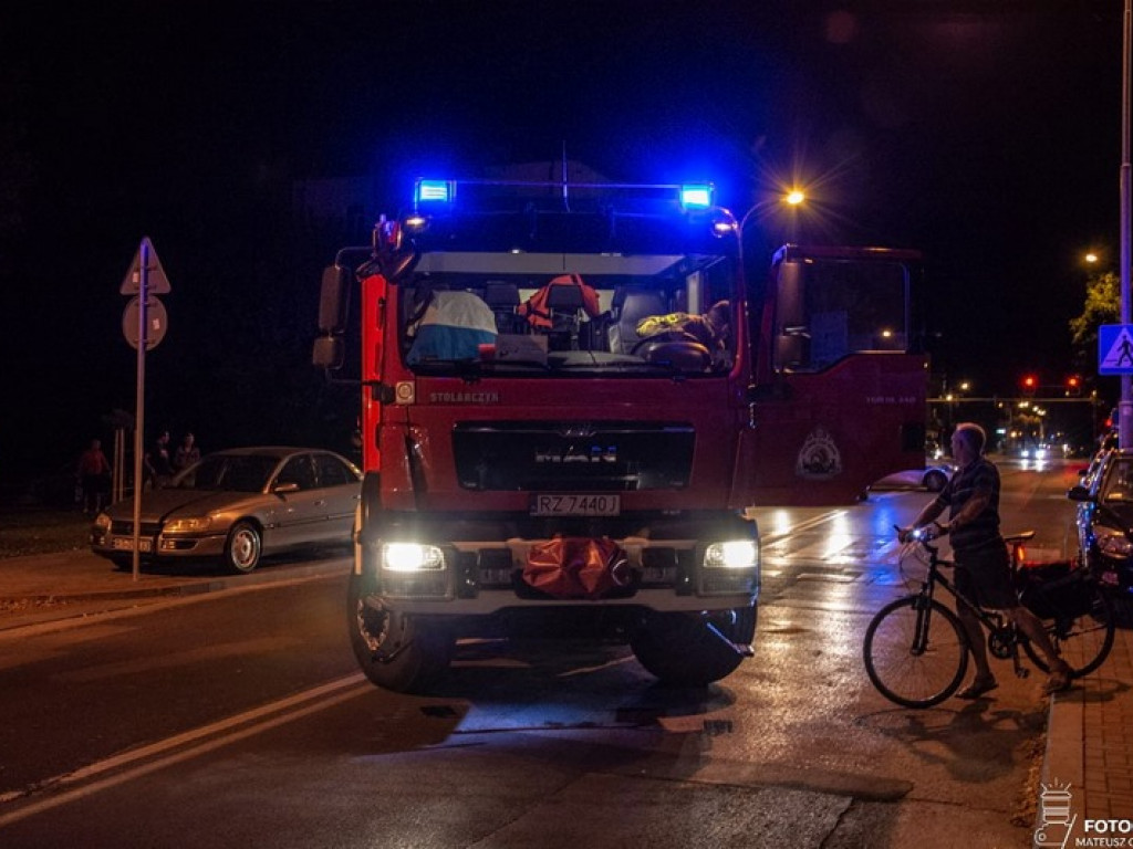 Potrącenie na pasach w Tarnobrzegu. Półtoraroczne dziecko trafiło do szpitala [zdjęcia]