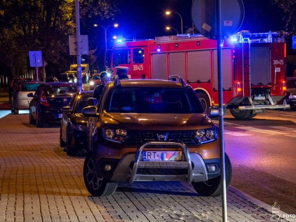Potrącenie na pasach w Tarnobrzegu. Półtoraroczne dziecko trafiło do szpitala [zdjęcia]
