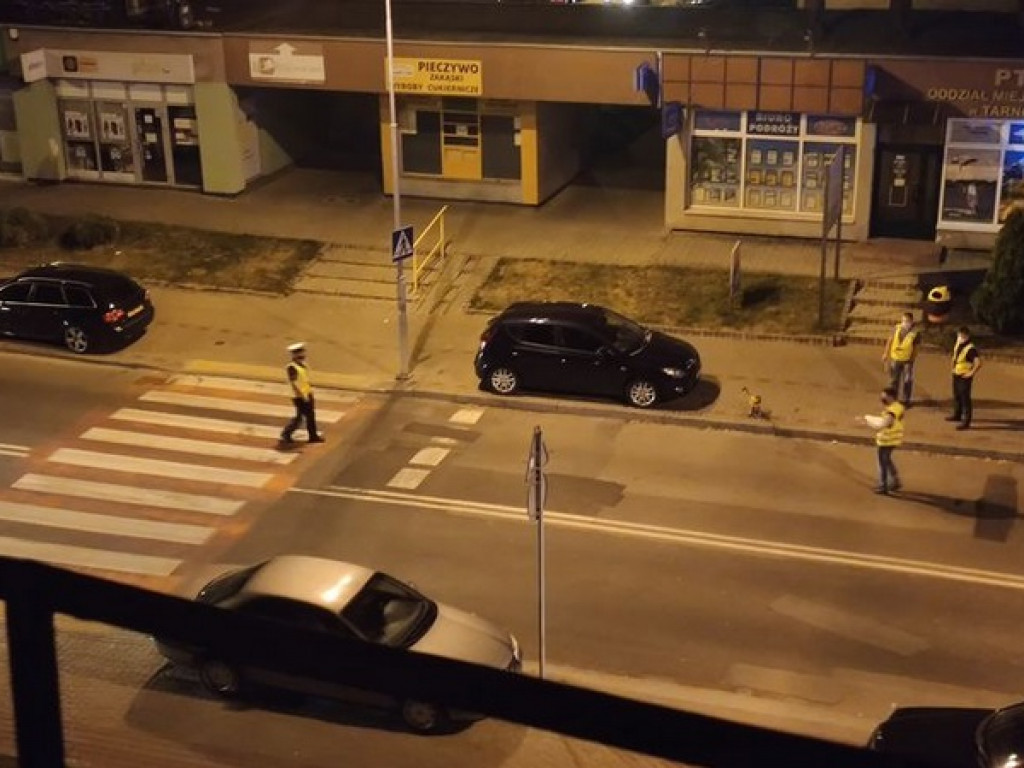 Potrącenie dziecięcego wózka w centrum Tarnobrzega [zdjęcia z góry]