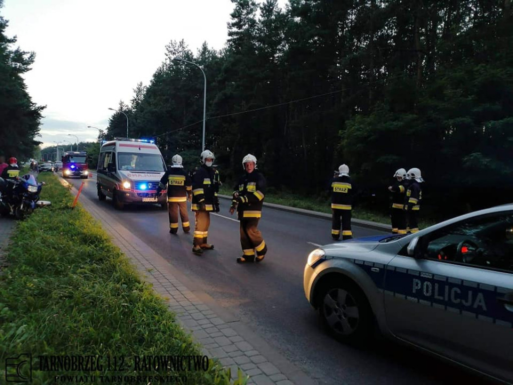 W Tarnobrzegu zderzyły się dwa samochody i motocykl [zdjęcia]