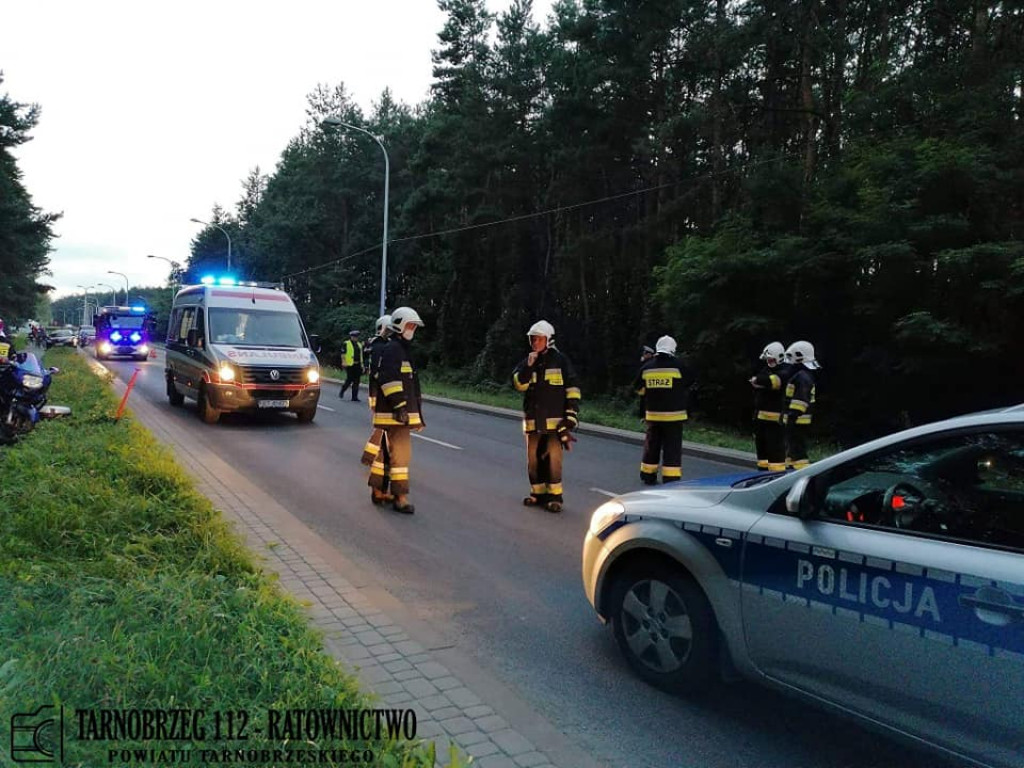 W Tarnobrzegu zderzyły się dwa samochody i motocykl [zdjęcia]